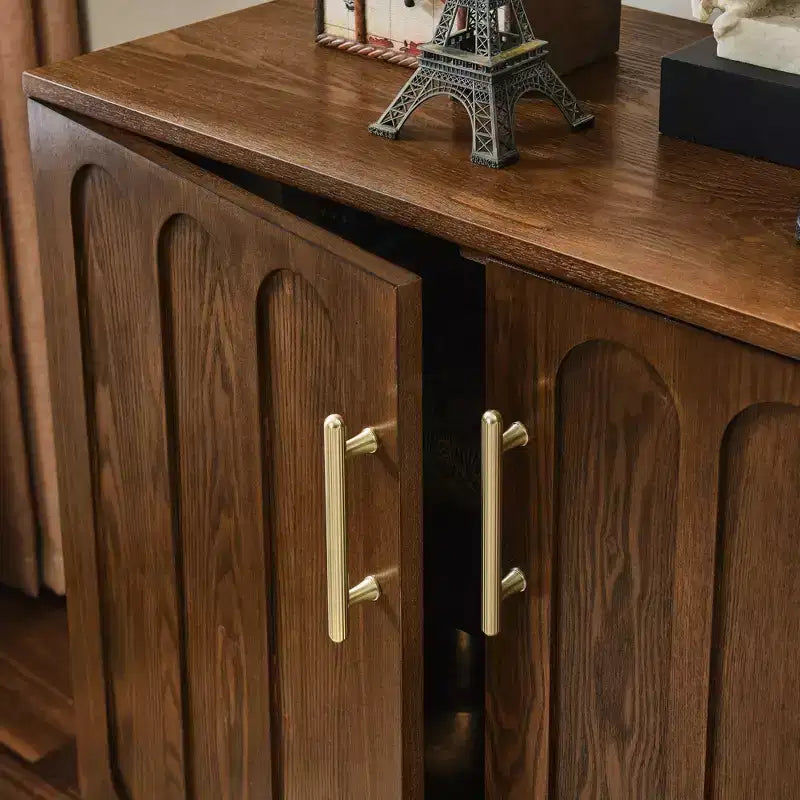 Buffet/bahut cannelé moderne du milieu du siècle avec rangement réglable, buffet de bar en bois massif pour cuisine, salle à manger/salon