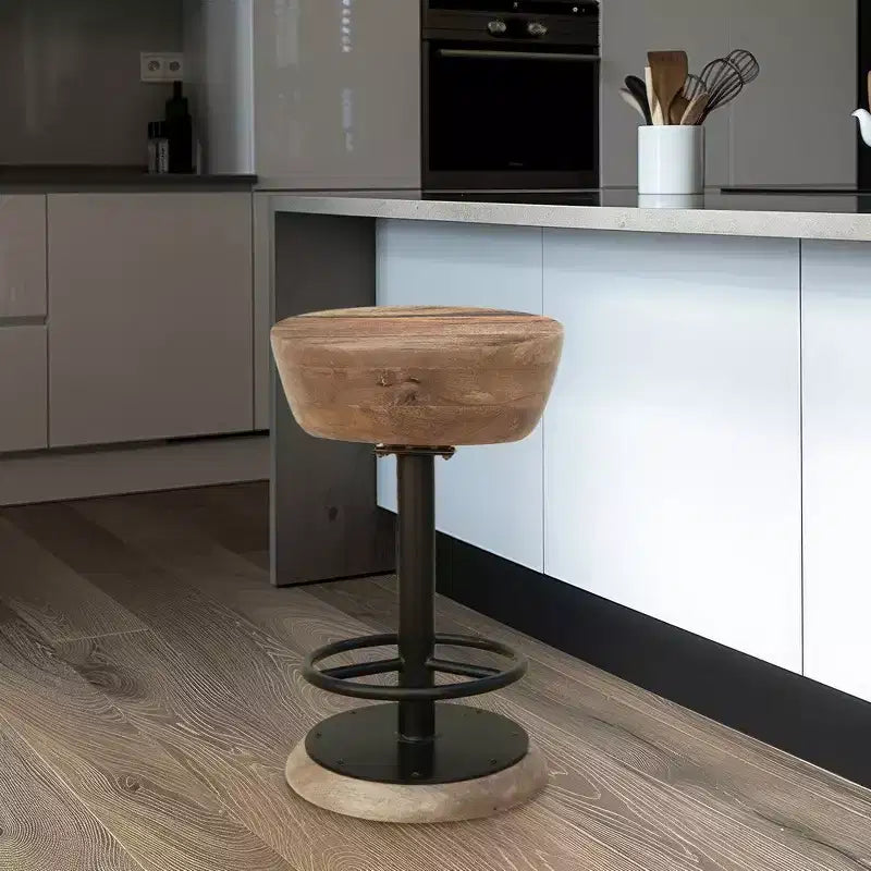Tabouret de bar rustique pivotant de 24 pouces, assise ronde en bois de manguier fabriquée à la main, base en fer noir avec repose-pieds