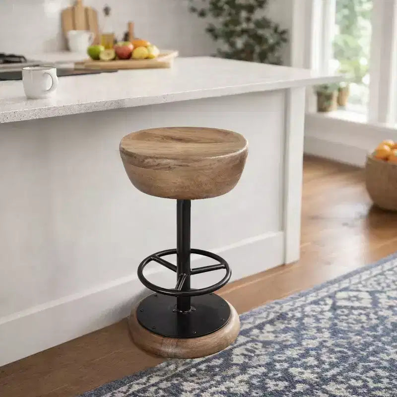 Tabouret de bar rustique pivotant de 24 pouces, assise ronde en bois de manguier fabriquée à la main, base en fer noir avec repose-pieds
