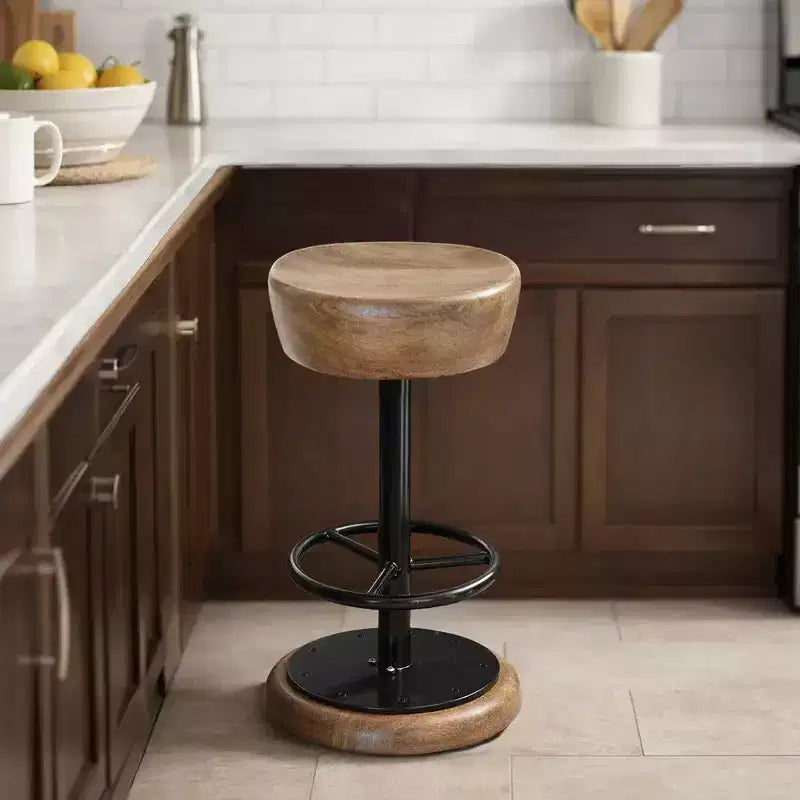 Tabouret de bar rustique pivotant de 24 pouces, assise ronde en bois de manguier fabriquée à la main, base en fer noir avec repose-pieds