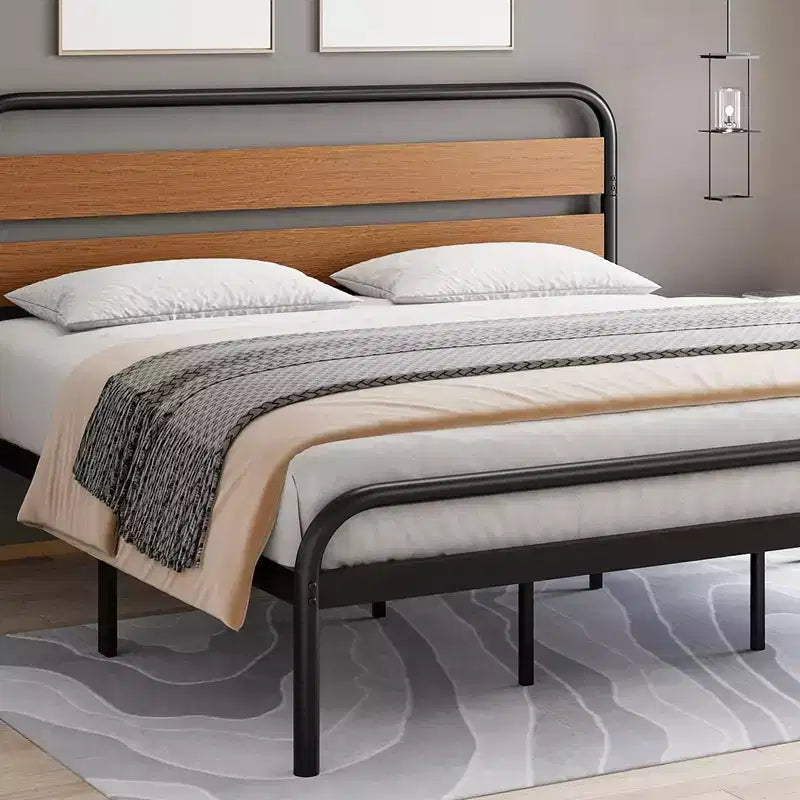 Cadre de lit plateforme King Size, cadre de lit King Size de style industriel avec tête de lit en bois, cadre de lit en métal robuste avec supports à lattes métalliques