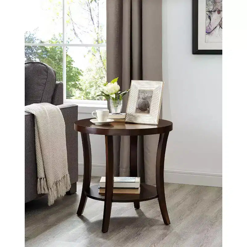 Table d'appoint ronde élégante avec pieds arqués, étagère de rangement et plateau épais, pour salon, chambre à coucher
